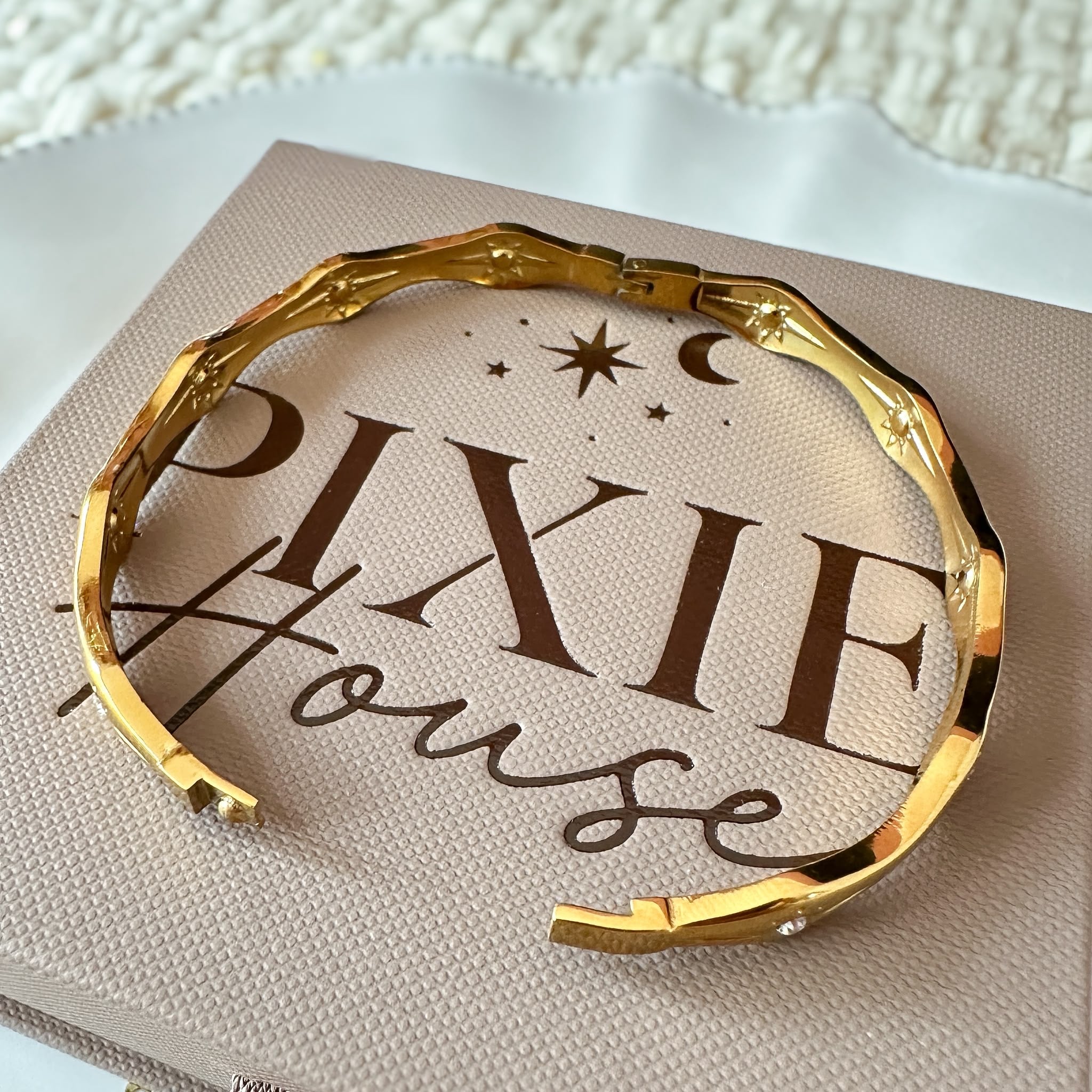 Wavy Bangle
